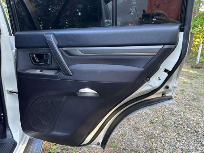 パジェロ3.2 ロング エクシード ディーゼルターボ 4WD　純正ナビ　バックカメラ　パワステ　パワーウィンドウ　純正アルミ　ABS　キーレス　シートヒーター 3200