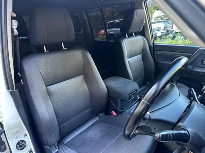 パジェロ3.2 ロング エクシード ディーゼルターボ 4WD　純正ナビ　バックカメラ　パワステ　パワーウィンドウ　純正アルミ　ABS　キーレス　シートヒーター 3200