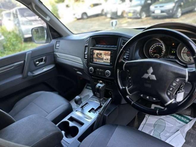 パジェロ3.2 ロング エクシード ディーゼルターボ 4WD　純正ナビ　バックカメラ　パワステ　パワーウィンドウ　純正アルミ　ABS　キーレス　シートヒーター 3200