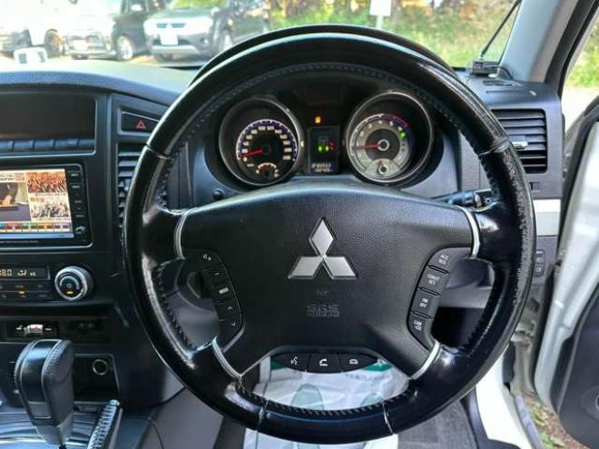 パジェロ3.2 ロング エクシード ディーゼルターボ 4WD　純正ナビ　バックカメラ　パワステ　パワーウィンドウ　純正アルミ　ABS　キーレス　シートヒーター 3200