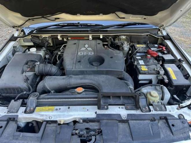 パジェロ3.2 ロング エクシード ディーゼルターボ 4WD　純正ナビ　バックカメラ　パワステ　パワーウィンドウ　純正アルミ　ABS　キーレス　シートヒーター 3200