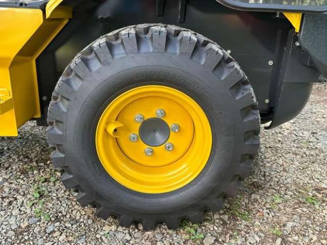 ホイールローダコマツ　WA30-6E0　18h 除雪仕様　純正キャビン　ヒーター　デフロスタ　純正AM/FMラジオ　FRワイパー　LED作業灯　スパイクタイヤ 2WD 1640