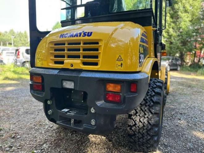 ホイールローダコマツ　WA30-6E0　18h 除雪仕様　純正キャビン　ヒーター　デフロスタ　純正AM/FMラジオ　FRワイパー　LED作業灯　スパイクタイヤ 2WD 1640