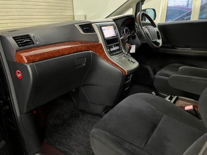 ヴェルファイア２．４Ｚ　プラチナセレクションⅡ　本州仕入　ワンオーナー　禁煙車　ＷＡＫＯＳバリアスコーティング済　純正１８インチＡＷ　純正１６ＡＷ＋スタッドレスタイヤ付　両側パワースライドドア　パワーバックドア　純正ナビ（フルセグ地デジ　ＤＶＤ再生　Ｂｌｕｅｔｏｏｔｈ）＋バックカメラ　純正リアフリップダウンモニター　コーナーセンサー　横滑り防止装置　ＨＩＤ　ＥＴＣ 　タイミングチェーン 4WD 2400 5Dr