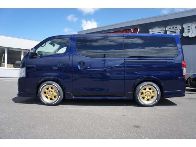 キャラバン2.4 AUTECH エクステリア セレクション ロングボディ ディーゼルターボ 4WD　エクステリアセレクション4WD　Bodyline新作17インチAW&薄型オーバーフェンダー&ベッドキットTYPE2　ヨコハマPARADA215/60R17 登録済未使用車 2400