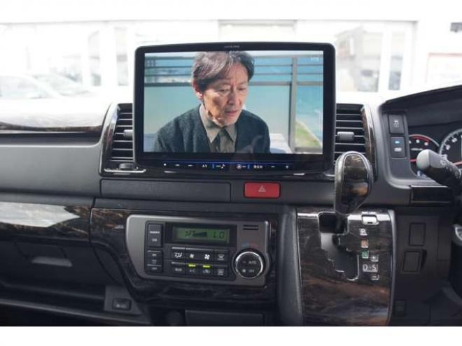 レジアスエース2.8 スーパーGL ダークプライム ロングボディ ディーゼルターボ 4WD　415COBRAコンプリート車両　ファントムヘッドライトシステム&ファントムゴールド18インチホイール&フェイスリフトキット&フルエアロ&フローティングリップ&ローフォルムフェンダー　玄武2インチダウンブロック 2800