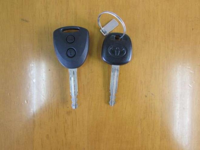 タウンエースバン1.5 GL 4WD　パートタイム4WD　ディスプレイオーディオ　リアヒーター　リアフォグ　GRIPMAX　MUDRAGE　M/Tホワイト　アイドリングストップ　横滑り防止　　フローティングビッグCarPlay対応　Bluetooth　社外14インチAW 1500