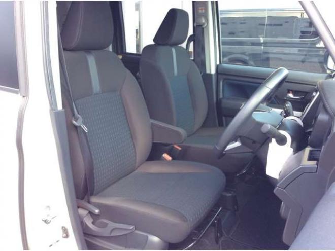 ルーミー1.0 カスタム G 4WD　両側パワスラ　プッシュスタート　スマキー　LEDヘッドライト&フォグ　クルーズコントロール　横滑り防止　衝突被害軽減システム　アイドリングストップ　バックカメラ　トヨタ純正ナビ　フルセグTV 1000