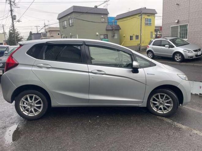 フィット1.5 ハイブリッド Lパッケージ 4WD　ナビ　TV　Rカメラ　レーダーブレーキ　LEDライト　エンスタ　ドラレコ　ETC 1500