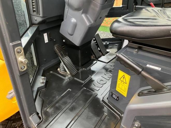 ホイールローダWA30-6 スノータイヤ＆チェーン付