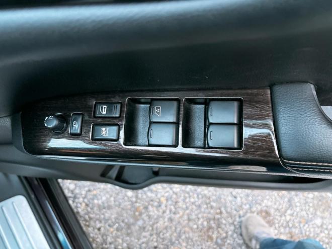 エルグランド2.5 250ハイウェイスター 4WD　ローンが不安な方＜優遇ローン＞1年保証　本州仕入　寒冷地仕様