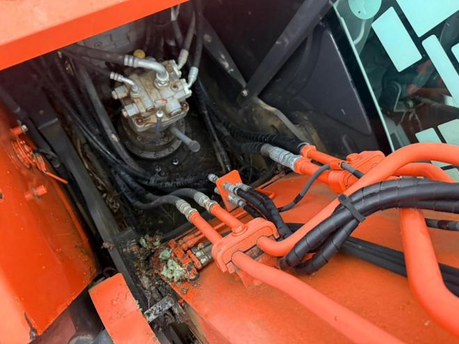 バックホーZX120-5B