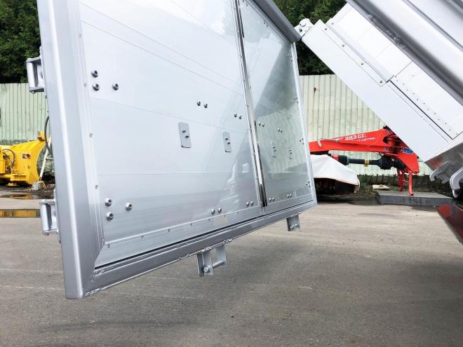 レンジャープロ未使用　ワイドファームダンプ　5.3m　中型トラック　nfd