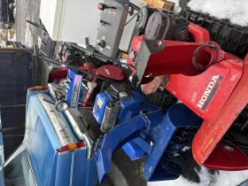 除雪機　ホンダ8馬力14.8万円　ヤマハ6馬力 9.8万円　