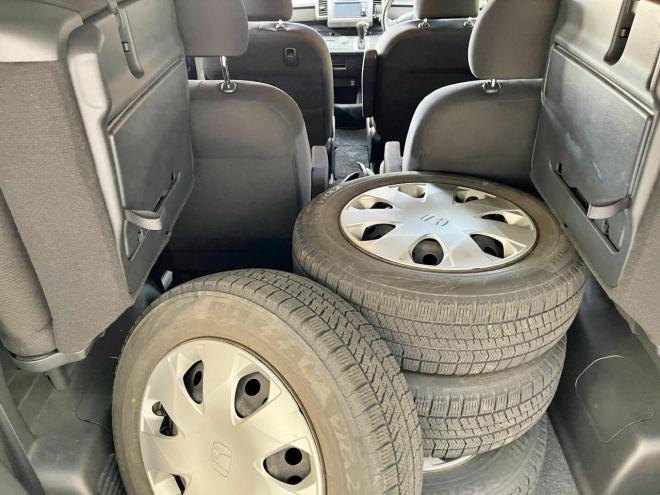 フリード1.5Gジャストセレクション 4WD 5年保証 パワスラ ナビTV 夏冬タイヤ Bカメ 寒冷地仕様 禁煙 車検整備2年付 修復歴無