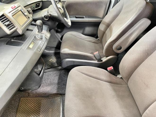 フリード1.5Gジャストセレクション 4WD 5年保証 パワスラ ナビTV 夏冬タイヤ Bカメ 寒冷地仕様 禁煙 車検整備2年付 修復歴無