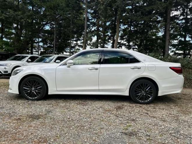 クラウンアスリート 2.5 G i-Four 4WD　サンルーフ　黒皮シート　レーダークルーズ　ETC　パワステ　パワーウィンドウ　純正ナビ　純正アルミ　ABS　キーレスエントリー 2500