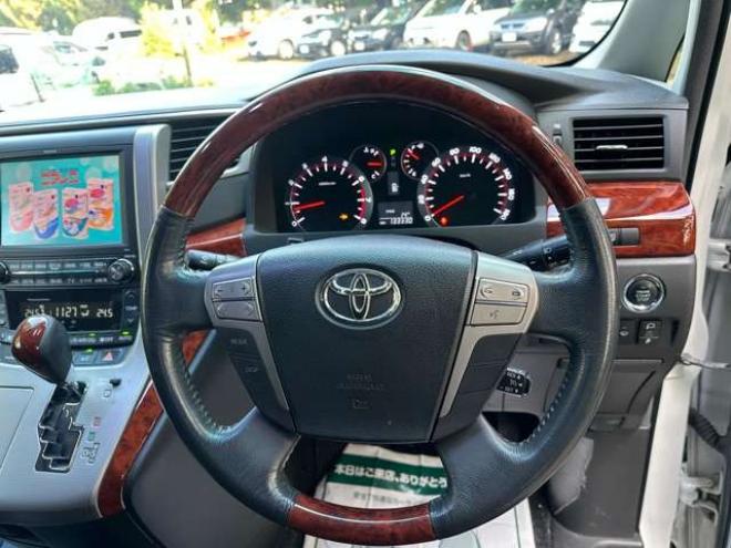 ヴェルファイア3.5 Z プラチナセレクションII 4WD　両側電動スライドドア　パワステ　パワーウィンドウ　ABS　クルーズコントロール　電動リアゲート　地デジナビ　バックカメラ　ETC　キーレス　純正アルミ　3列シート　後席モニター 3500