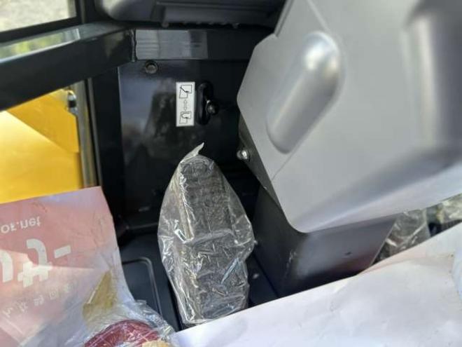 ホイールローダコマツ　WA30-6E0　18h 除雪仕様　純正キャビン　ヒーター　デフロスタ　純正AM/FMラジオ　FRワイパー　LED作業灯　スパイクタイヤ 2WD 1640