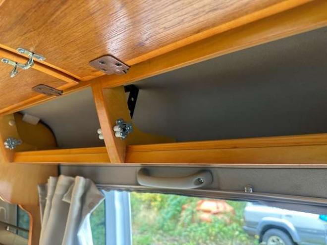 エブリィジョイン ハイルーフ 4WD　ポップアップルーフ　FFヒーター　サブバッテリー　700Wインバータリアヒーター　シンク　給水タンク　テーブル　禁煙車　パワステ　パワーウィンドウ　キーレス 660