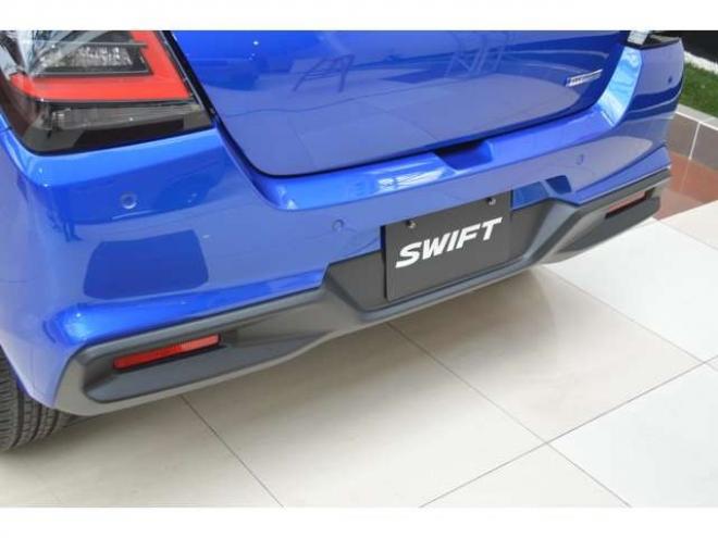 スイフト1.2 ハイブリッド MZ 4WD　ワンオーナー車ハイブリッド4WDセーフティサポート搭載スズキコネクト対応通信機装着車9インチディスプレイオーディオ電動パーキングブレーキアダプティブクルーズコントロールLEDライト 1200