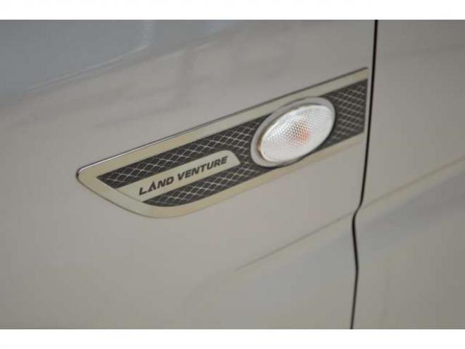 ジムニーランドベンチャー 4WD　ワンオーナー特別仕様車4WDターボフロアオートマチックCDハーフレザーシートヒーター 660