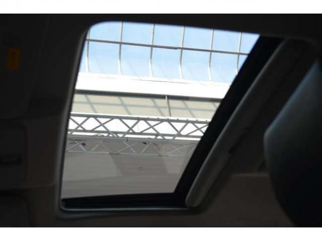 エスクード2.4 ランドブリーズ 4WD　ワンオーナー特別仕様車4WD横滑り防止装置クルーズコントロールSDナビTVバックカメラHIDライト電動ガラスサンルーフクルーズコントロール 2400