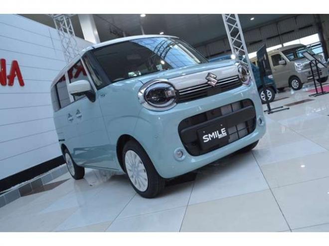 ワゴンRスマイルハイブリッド X 4WD　クリームコーデセーフティサポートスズキコネクト対応9インチ全方位ナビLEDハイブリット4WDセーフティサポート搭載アイドリングストップハイビームアシストLEDライト両側オートスライドドアパーキングセンサー 登録済未使用車 660