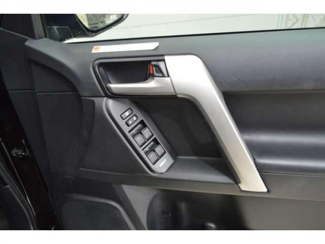 ランドクルーザープラド 2.8 TX Lパッケージ マットブラック エディション ディーゼルターボ 4WD　ワンオーナー車ディーゼルターボ4WD黒革シートビックX11インチナビTVバックカメラ後席モニタープリクラッシュセーフティ後退時ブレーキサポートサポートクルーズコントロールハイビームアシストLEDライト 2800