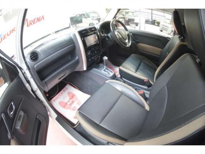 ジムニーランドベンチャー 4WD　ワンオーナー特別仕様車パートタイム4WDターボSDナビTVハーフレザーシートヒーター禁煙車マッドフラップ純正16インチアルミホイル 660