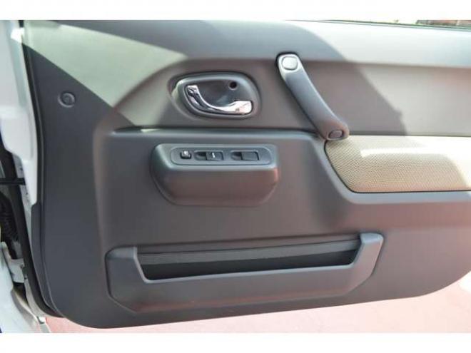 ジムニーランドベンチャー 4WD　ワンオーナー特別仕様車パートタイム4WDターボSDナビTVハーフレザーシートヒーター禁煙車マッドフラップ純正16インチアルミホイル 660