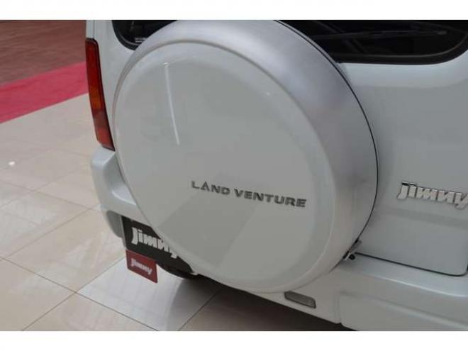 ジムニーランドベンチャー 4WD　ワンオーナー特別仕様車パートタイム4WDターボSDナビTVハーフレザーシートヒーター禁煙車マッドフラップ純正16インチアルミホイル 660