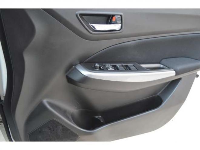 スイフト1.2 XG スズキ セーフティサポート非装着車 4WD　ワンオーナー車4WD横滑り防止装置ABSシートヒータードアミラーヒーターCDスマートキープッシュスタート社外15インチアルミ 1200