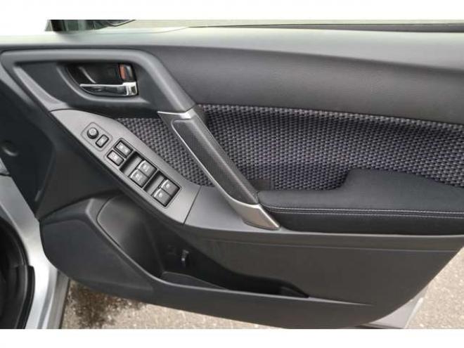 フォレスター2.0i-L アイサイト 4WD　CDオーディオ　ETC　全席シートヒーター　ステアリング連動ヘッドライト　オートライト　オートワイパー　アダプティブクルーズコントロール　パドルシフト 2000