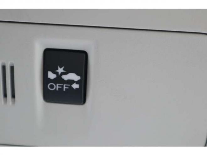 フォレスター2.0i-L アイサイト 4WD　CDオーディオ　ETC　全席シートヒーター　ステアリング連動ヘッドライト　オートライト　オートワイパー　アダプティブクルーズコントロール　パドルシフト 2000