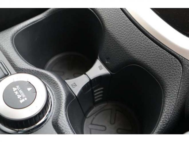 エクストレイル2.0 20S ハイブリッド 4WD　純正フルセグナビ　ETC　アラウンドビューカメラ　パーキングアシスト　ヒルディセントコントロール　クルーズコントロール　パーキングソナー 2000