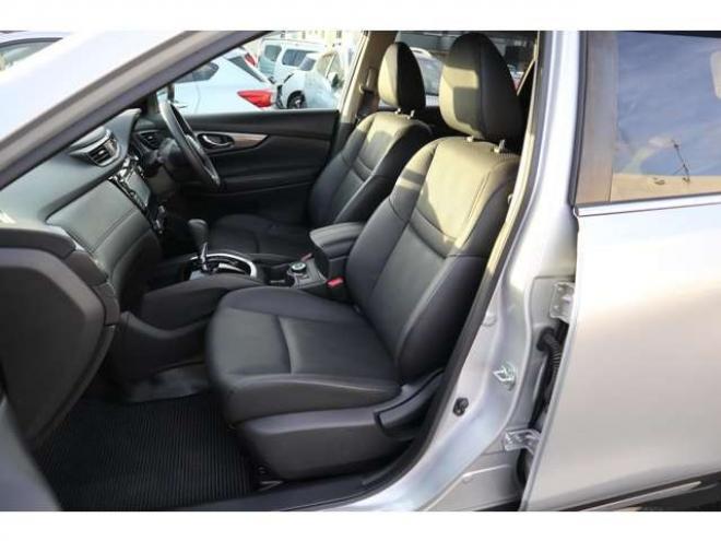 エクストレイル2.0 20S ハイブリッド 4WD　純正フルセグナビ　ETC　アラウンドビューカメラ　パーキングアシスト　ヒルディセントコントロール　クルーズコントロール　パーキングソナー 2000