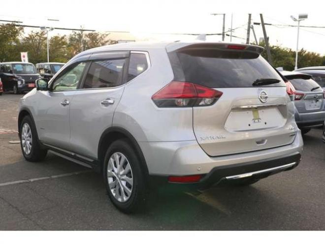 エクストレイル2.0 20S ハイブリッド 4WD　純正フルセグナビ　ETC　アラウンドビューカメラ　パーキングアシスト　ヒルディセントコントロール　クルーズコントロール　パーキングソナー 2000