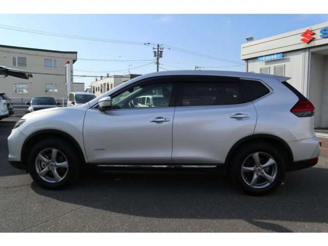 エクストレイル2.0 20S ハイブリッド 4WD　純正フルセグナビ　全方位モニター　ETC インテリジェントルームミラー　ヒルディセントコントロール 2000