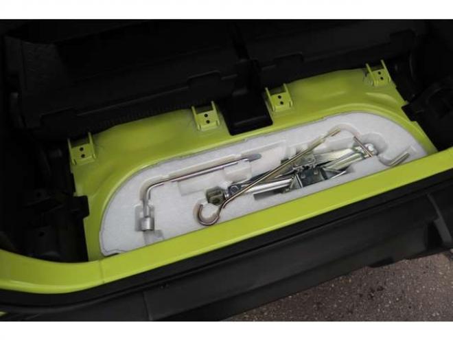 ジムニーXC 4WD　LEDヘッドライト　ヘッドライトウォッシャー　オートライト　デュアルセンサーブレーキサポート　シートヒーター 660