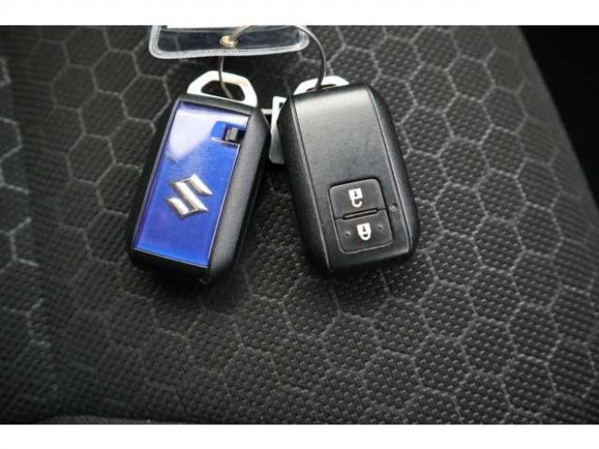 クロスビー1.0 ハイブリッド MX スズキ セーフティ サポートパッケージ装着車 4WD　CDプレイヤー　シートヒーター　アイドリングストップ　パーキングセンサー　デュアルセンサーブレーキサポート　ヒルディセントコントロール 1000