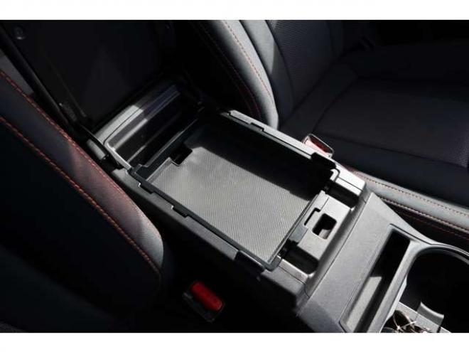 XV2.0i-L アイサイト 4WD　純正フルセグナビ　バックカメラ　ETC　純正ドラレコ　電動パーキング　LEDヘッドライト　ヘッドライトウォッシャー 2000