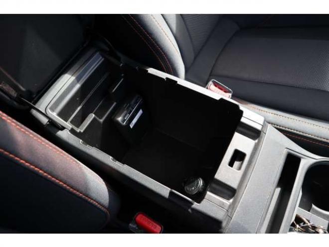 XV2.0i-L アイサイト 4WD　純正フルセグナビ　バックカメラ　ETC　純正ドラレコ　電動パーキング　LEDヘッドライト　ヘッドライトウォッシャー 2000