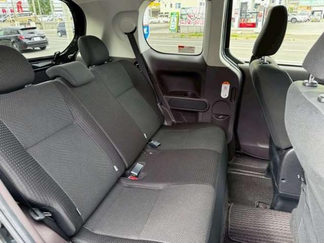 スペイド1.5 G 4WD　トヨタセーフティセンス　プッシュスタート　ナビ　バックカメラ　フルセグTV シートヒーター　ステアリングヒーター　ワイパーデアイサー　パワースライドドア 1500