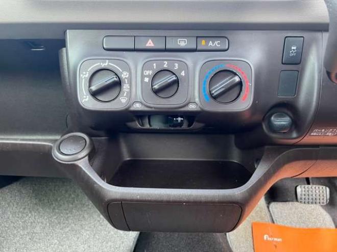 パッソ1.0 X 4WD　スマートキー　ナビ　TV エンジンスターター　電動格納ミラー 1000