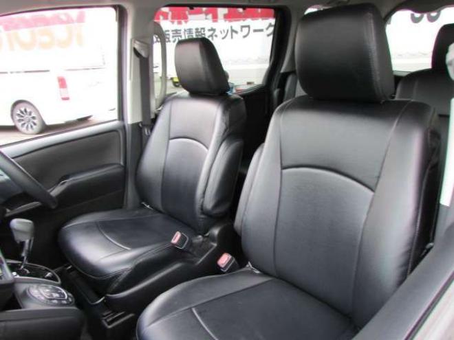 ヴォクシー2.0 X 4WD　トヨタセーフティセンス/LEDヘッドライト/両側パワースライドドア/ETC/社外ナビ/フルセグTV/バックカメラ/スマートキー一体式エンジンスターター 2000