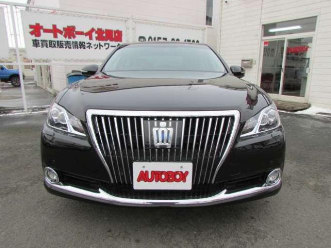 マジェスタ2.5 Four 4WD　プリクラッシュセーフティー/純正ナビ/フルセグTV/バックカメラ/LEDヘッドライト/ビルトインETC/全席シートヒーター/パワーシート/グリップヒーター/レーダークルーズコントロール 2500