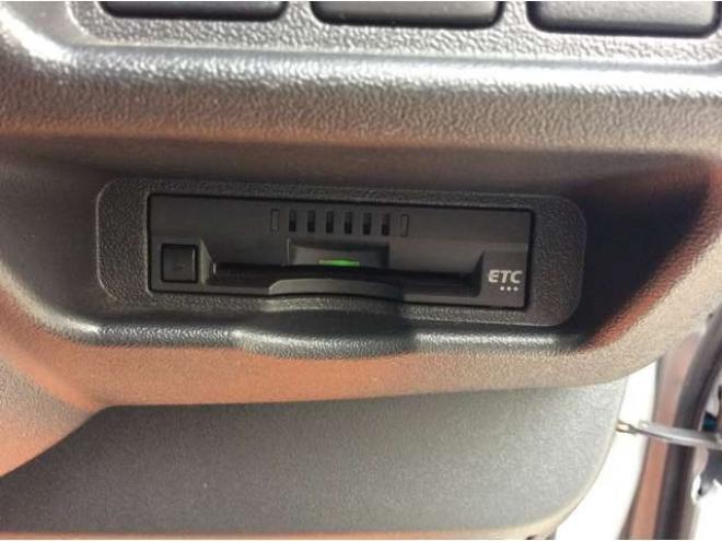 ハイエース2.7 グランドキャビン 4WD　片側パワースライドドア　前後ドライブレコーダー　リアヒーター&クーラー　キーレス　横滑り防止　純正ナビ　ワンセグTV　Bluetooth　CD　FM/AM　ETC　15インチAW　電動格納ミラー　バックカメラ 2700