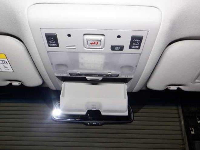 ランドクルーザー200 4.6 ZX 4WD　本州仕入・ナビ・TV・B/T・サンルーフ・革　Bカメラ・ガナドールマフラー・ヒッチメンバー・シートヒーター・エアコン・電動シート・電動リアゲート 4600