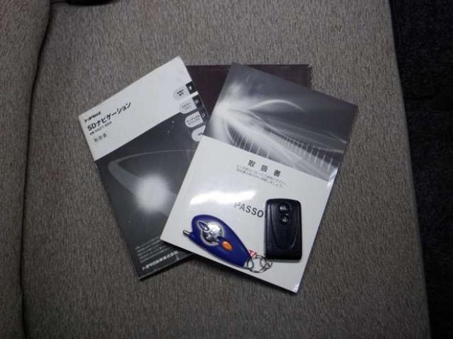 パッソ1.0 X 4WD　ナビ・TV・B/T・エンスタ・デアイサー・寒冷地仕様・純正エンスタ・ワイパーデアイサー・スマートキー・ライトレベライザー・ドアバイザー 1000